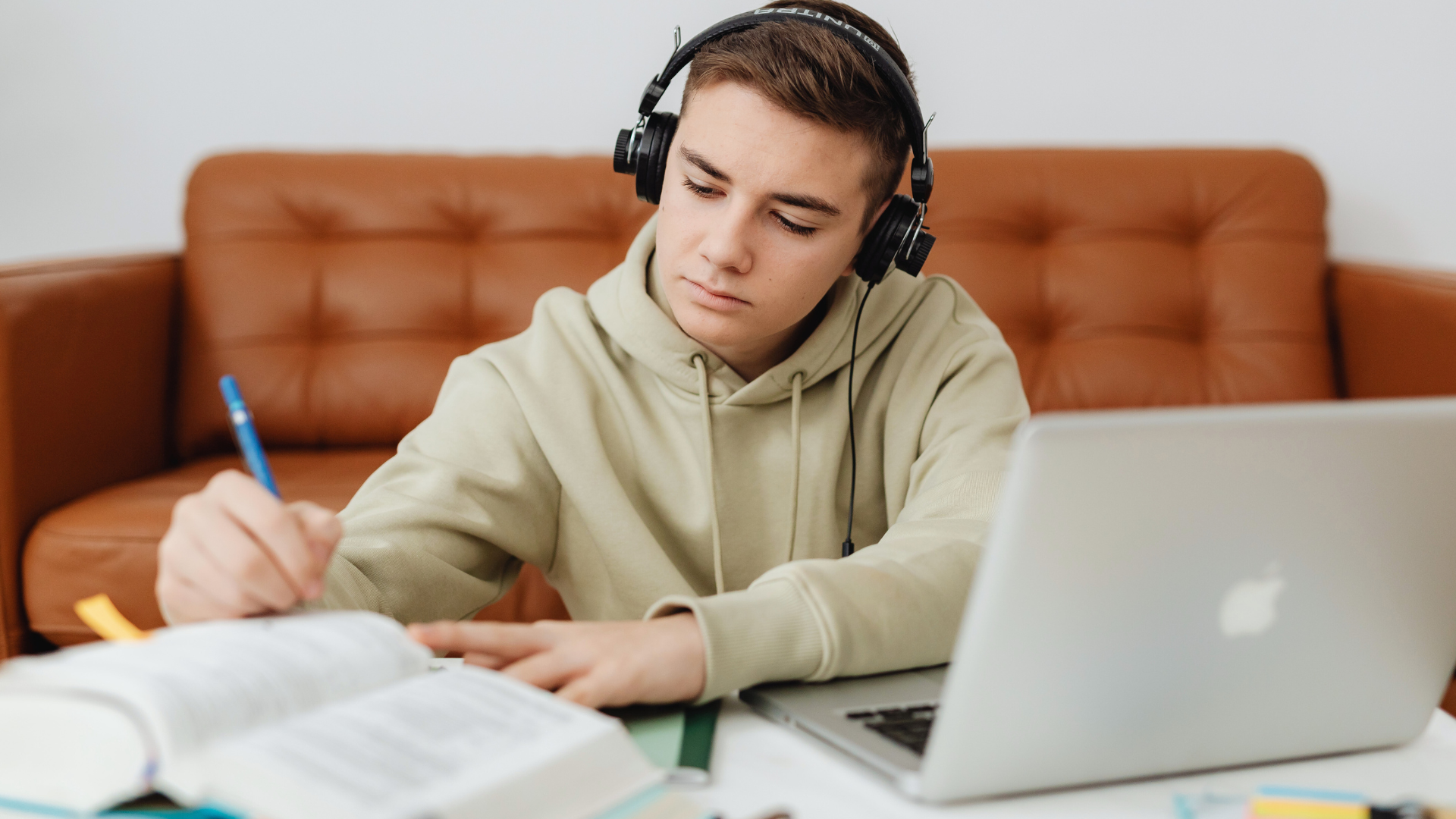 Using Music to Boost Productivity and Focus: Strategies for Enhanced Work Performance